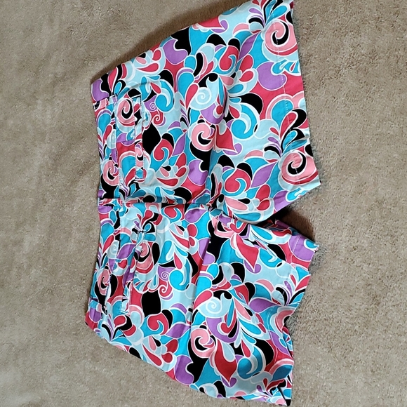 multi color shorts - Picture 2 of 3